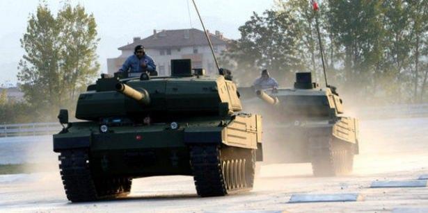 <p><strong>ALTAY TANKI</strong></p>
<p>Otokar tarafından üretilen Türkiye'nin ilk Milli Ana Muharebe Tankı Altay’ın tasarımında, Türk Silahlı Kuvvetleri’nin gerçekleştirebileceği her türlü harekat şartları ve katılım sağlayacağı BM/NATO harekatlarının ihtiyaçları göz önünde bulunduruldu. Bu amaçla Altay, modern tanklarda kullanılan en yeni teknolojilerle donatıldı. Altay, sahip olacağı üstün ateş gücü ve isabet oranı, yüksek hareket kabiliyeti ile Türk Silahlı Kuvvetleri’nin en temel ve caydırıcı güçlerinden biri olacak.</p>