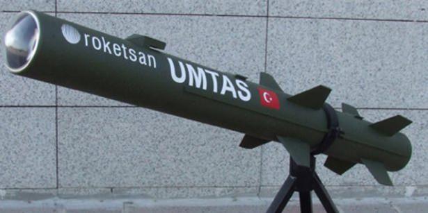 <p><strong>UMTAS FÜZE</strong></p>
<p>UMTAS, (Uzun Menzilli Tanksavar Sistemi), Türkiye'nin savunma sanayii firmalarından Roketsan'ın geliştirdiği bir tanksavar füze sistemi. 8 kilometre menzile kadar etkili atış yapabilen UMTAS, ateşle ve unut sistemini kullanmakta.</p>
