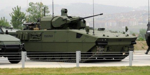 <p><strong>TULPAR</strong></p>
<p>Tulpar, A400M ile taşınabilirlik, modüler koruma yapısı, elektronik alt yapı ve düşük siluet gibi teknik ve taktik özellikleri ile geleceğin zırhlı muharebe aracı. Geniş iç hacmi, yüksek taşıma kapasitesi ve esnek mimarisi ile gelecekte ortaya çıkabilecek zırh ve görev donanımı ihtiyaçlarına cevap verebilecek genişleme kapasitesine sahip.</p>