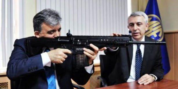 <p><strong>MEHMETÇİK-1</strong></p>
<p>3 kilo 600 gram ağırlığında, etkili menzili 500 metre, dürbün ve kullanıcıya göre 5 kat büyütmeli dipçik, kilitlemeli mekanizmaya sahip Mehmetçik-1'in piyade tüfeği olarak prototipi yapıldı.</p>