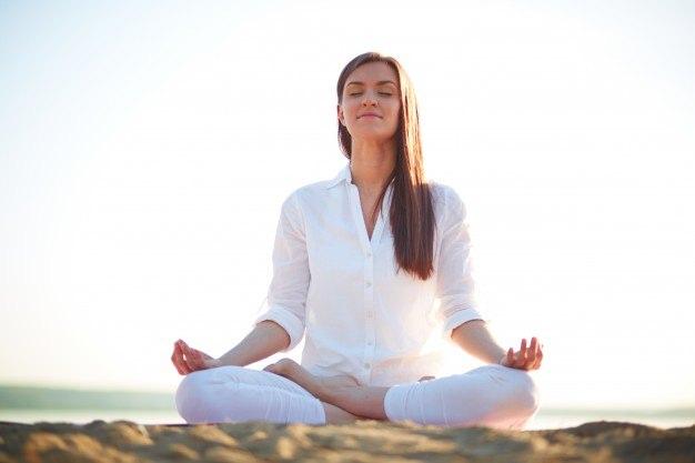 <p>Yoga yapın</p>

<p>Yoga, dengenizi geliştirir, kaslarınızı güçlendirir, omurganızı uzatır ve esnekliğinizi artırır. </p>
