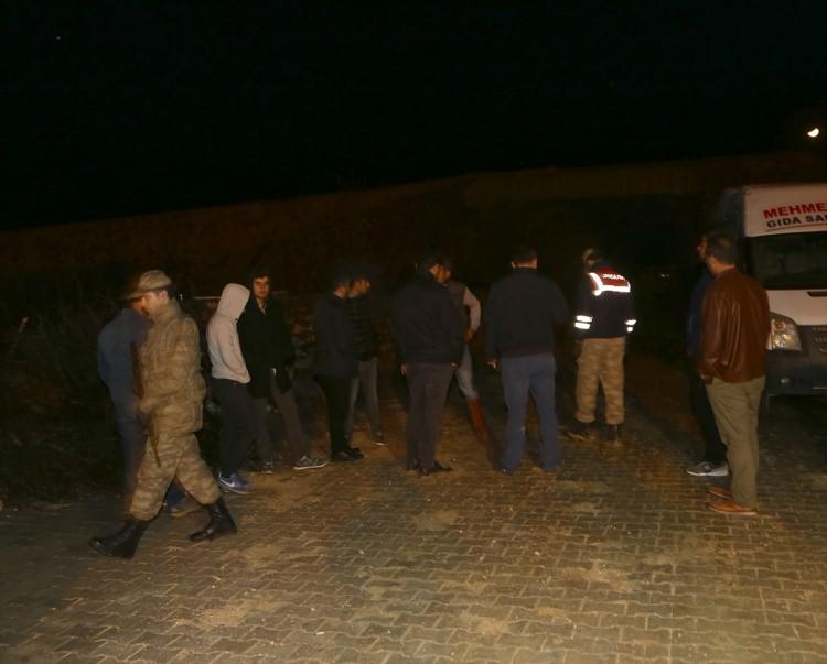 <p>Burada ambulansta ilk müdahalesi yapılan pilot, daha sonra Hatay Devlet Hastanesi'nde tedavi altına alındı.Uçağın tek kişilik olduğu ve başka pilot bulunmadığı, bölgedeki arama tarama çalışmalarının sonlandırıldığı kaydedildi.</p>
<p> </p>