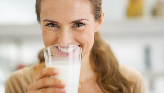 <p>Uzmanlar, <strong>her yaşta süt içerek kalp sağlığını </strong>yakından ilgilendiren hipertansiyonun önlenebileceğini söylüyor. </p>
