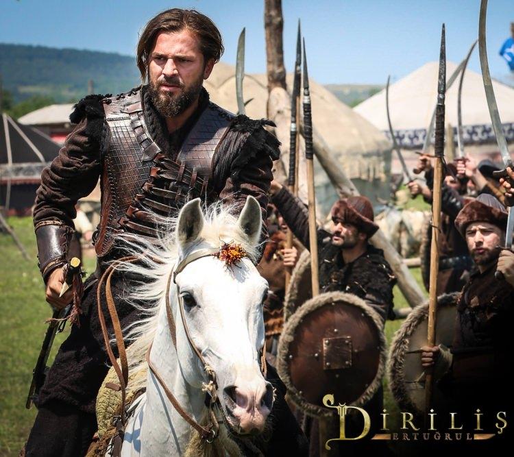 <p>Ertuğrul Gazi'nin ve Osmanlı'nın kuruluş hikayesini konu edinen 'Diriliş Ertuğrul' 26 Ekim'de seyircisiyle buluşacak. </p>
