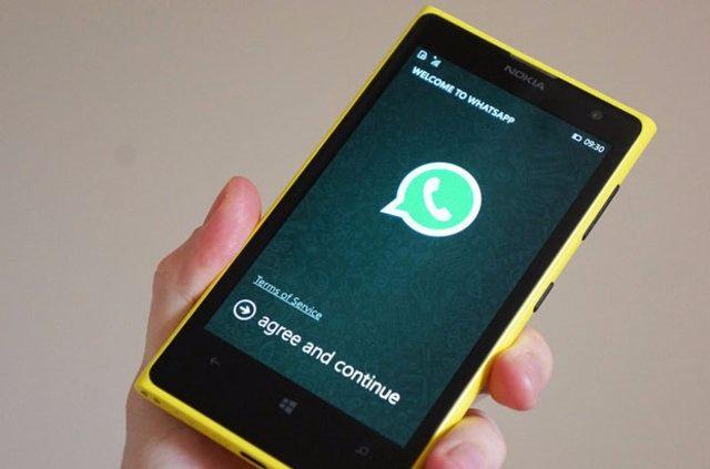 <p>WhatsApp, kullanıcıların birbirine video dosyası veya video mesaj göndermesi halinde, işlerini kolaylaştıracak yeni bir özelliği devreye koydu.</p>
