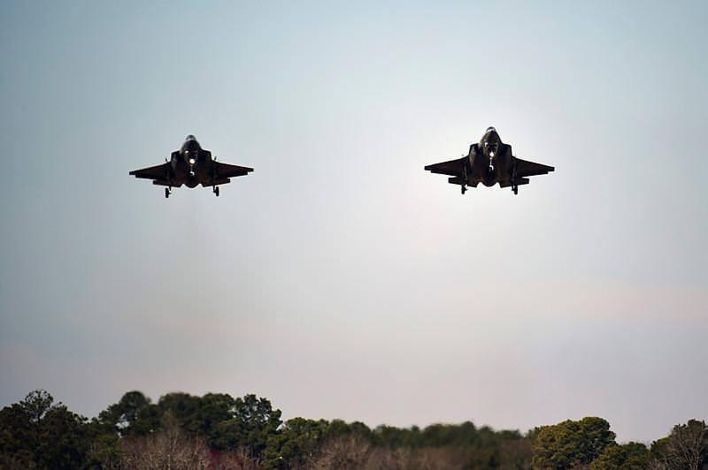 <p><strong>ŞU ANA KADAR 14'Ü BULDU</strong><br />
Böylelikle şu ana kadar sipariş edilen toplam F-35 uçağı sayısı bu kararın neticesinde imzalanacak sözleşmeler ile 14 adete ulaşacak.</p>

<p> </p>
