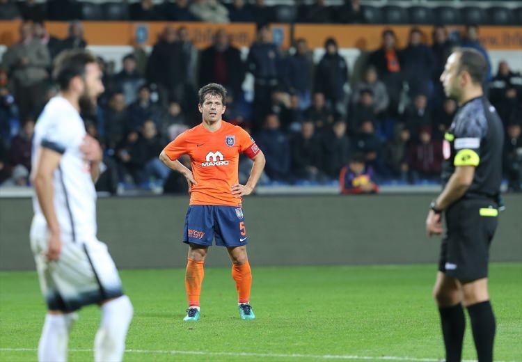 <p><strong>Fenerbahçe: </strong>Taraftarı olduğum takım</p>
