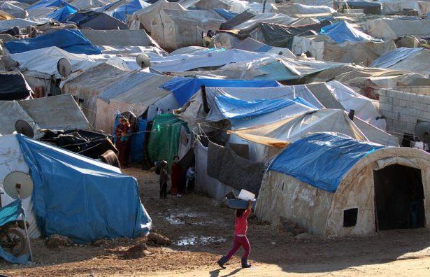 <p> Halep'in Azez ilçesinde İnsan Hak ve Hürriyetleri (İHH) İnsani Yardım Vakfı tarafından kurulan Essalame ve Babun Nur çadır kentlerine de çok sayıda Suriyeli sığındı.</p>

<p> </p>

