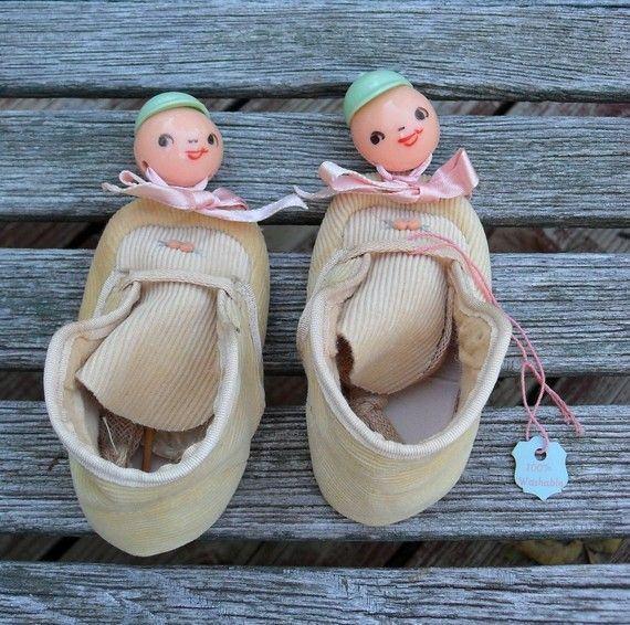 <p>Bu ayakkabıların kimileri fazla abartılı olup gösterişi seven annelerin bebeklerine hitap ediyorken kimileri de bez bir ayakkabının zarif işlemesiyle sadeliği seven annelerin bebeklerine hitap ediyor.</p>
