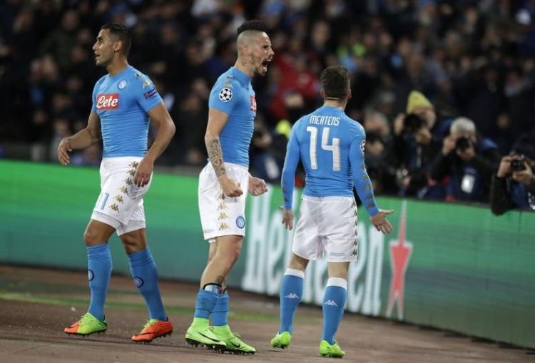<p>'Şimdi bize mızıkçı diyecekler ama...' Corriere dello Sport'ta Napoli cephesinin hakeme olan eleştirileriyle ilgili bir değerlendirme yapıldı ve bu eleştirilerin haklılık payı bulunduğu savunuldu: "Napoli'nin iki penaltısı verilmedi. Şimdi bize mızıkçı diyecekler. Ancak Juventus'a karşı olanlarla, Napoli de pek şanslı sayılmaz".</p>

