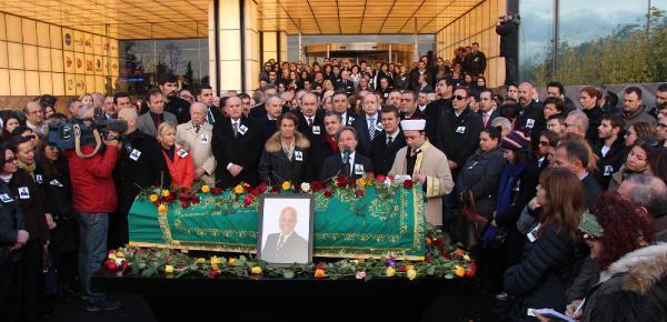 Birand'ın cenazesi Kanal D binasının önüne getirildi