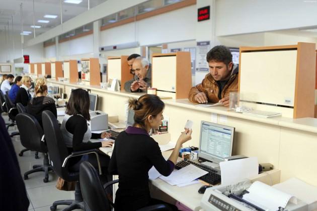 <p>Memur alımları için kamu kurumlarından ihtiyaç duyulan kadro sayılarının bildirilmesi istendi. Ancak kamu kurumları planlanan sayının çok üzerinde kadro talebinde bulundu. Kamu kurumlarından gelen kadro talebi sayısı 150 bini aştı.</p>