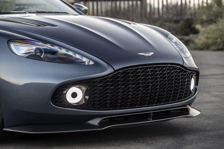 <p>İngiliz Aston Martin ve İtalyan tasarım evi Zagato, ilk kez DB4 GT modeliyle başladıkları ve 1960'lı yıllardan beri sürdürdükleri ortaklığın son süper lüks otomobillerini tanıttı.</p>
