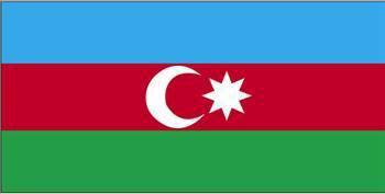 Azerbaycan Cumhuriyeti'nin bayrağı hakkında ilk hükümet kararı 1918'de alınmıştır. Buna göre, Azerbaycan bayrağı mavi gök rengi, kırmızı ve yeşil yatay şeritlerden oluşmuştur ve kırmızı zemin üzerinde ak renkte sağa bakan bir hilal ve sekiz köşeli bir yıldız bulumaktadır. Bayraktaki gök renk Türklüğü, yeşil renk İslamiyeti, kırmızı renk ise uygarlığı temsil etmektedir. Bu bayrak İsmail Gaspıralı tarafından oluşturulmuştur.