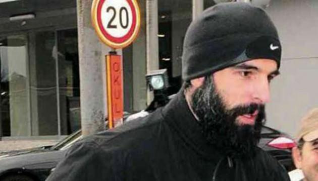 Fatih--- ‘Fetih 1453’ün dizi hali. Mehmet Akif Alakurt, Fatih olacak. Soru işaretidir. “Gençlere şans vereceksiniz galip gelebilir” ya da “Daha çok fırın ekmek yemesi gerekir” nasihatıyla uğurlanacak bir dizi olarak arşive yollanır.