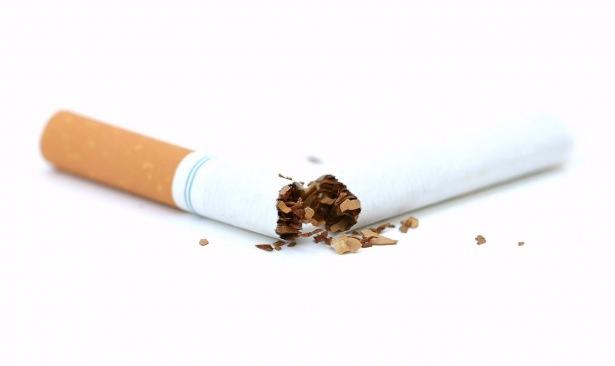 <p>Saadet Merih Çengel, sigara bağımlılığı ile ilgili önemli değerlendirmelerde bulundu: "Bir madde ne kadar kolay ulaşılabilir ve sosyal olarak kabul görürse o maddenin yaygınlığı ve kullanım düzeni o kadar tehlikelidir. </p>
