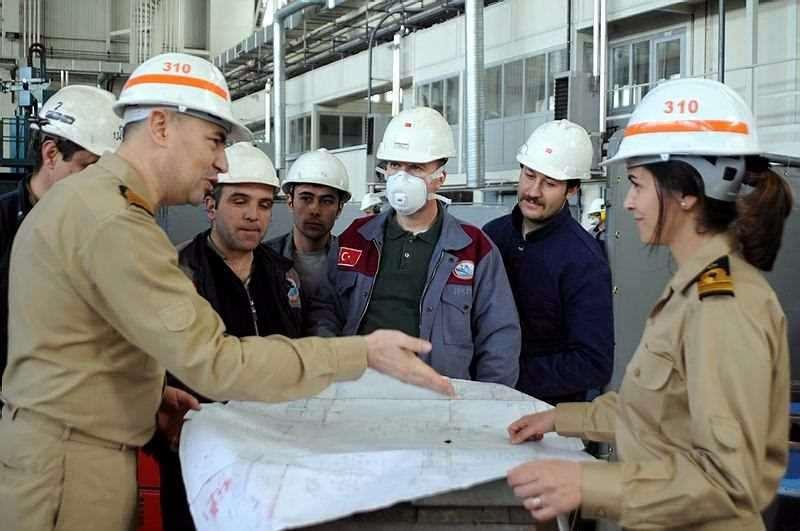 <p>Su altında şnorkel seyri yapmak zorunda kalmaksızın uzun süreler kalabilen Reis sınıfı denizaltılar, Türk Deniz Kuvvetleri'nin denizlerin altındaki gücüne güç katacaktır.</p>

<p> </p>
