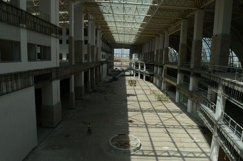 <p>Güneydoğu Anadolu Bölgesi'nin yurtdışına açılan kapısı olacak Diyarbakır Havalimanı yeni terminal binasında son aşamaya gelindi.</p>
