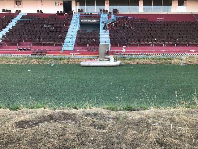 <p>Akyazı’daki yeni stat ve çevresinin adı Şenol Güneş Spor Kompleksi olurken, Trabzonspor’un yakın zamanda stada Fenerbahçe, Galatasaray ve Beşiktaş gibi bir sponsor ismi vermesiyle Avni Aker adı tamamen unutulup gidecek...</p>
