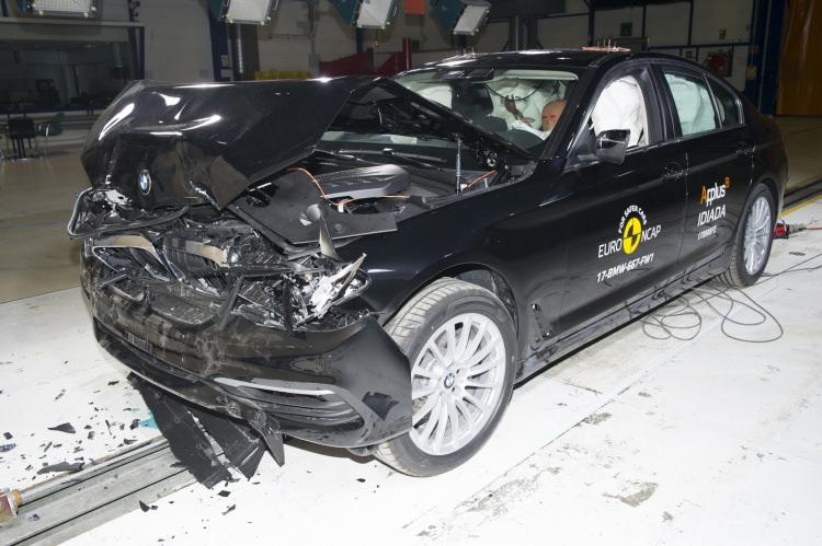 <p>BMW 5 Serisi, bu sonuçların ardından Euro NCAP'ten 5 yıldızla ayrıldı.</p>