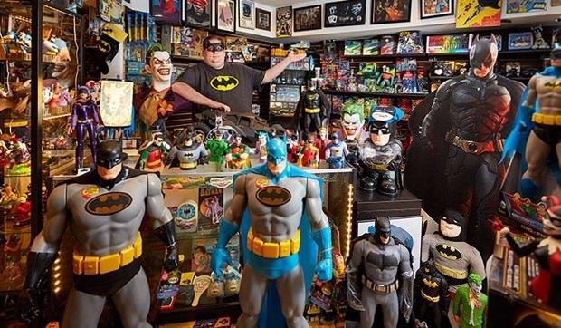 <p>Dünyanın en büyük Batman koleksiyonu. Amerikalı Brand Ladner tam 8226 Batman eşyasına sahip. </p>