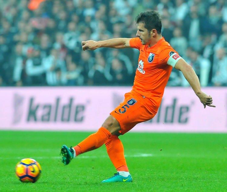 <p>Emre Belözoğlu, ara transfer döneminde Fenerbahçe'den transfer teklifi aldığı iddialarının gerçeği yansıtmadığını belirtti.</p>
