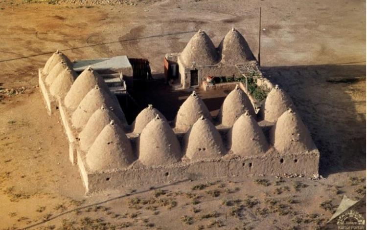 <p>Şanlıurfa<br />
<br />
Nüfusu: 1 940 627  <br />
Toplam otomobil sayısı: 94 567<br />
​Kaç kişiye bir otomobil düşüyor: 20,5</p>
