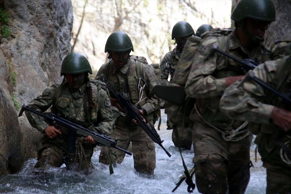 <p>Bence burada önemli olan kişinin kendi gücünü bilmesi ve yapabileceklerinin farkında olmasıdır. </p>