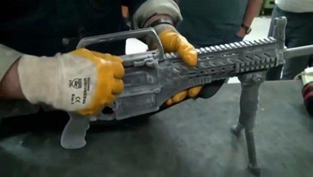 <p>Mermi kapasitesi 20 adet, boyu 920 mm, namlu ömrü en az 10 bin atım olan milli piyade tüfeği, dakikada 650 atış yapabiliyor.</p>

<p> </p>
