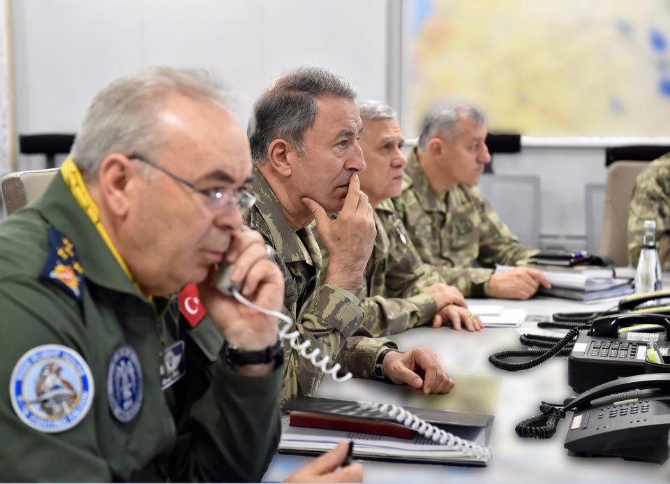 <p>Merkezde Hava Kuvvetleri Komutanı Orgeneral Abidin Ünal ile Genelkurmay İkinci Başkanı Orgeneral Ümit Dündar da hazır bulundu.</p>