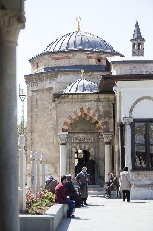 <p>Ramazan ayına hazırlık anlamındaki Recep ve Şaban ayları, bu yıl Kutlu Doğum Haftası kutlamalarıyla da taçlanıyor. Öte yandan kentteki etkinlikler çerçevesinde, Regaip Kandili'nde, asırlardır yapılageldiği üzere çocuklar kapı kapı dolaşıp "şivlilik" adı verilen şekerlemeleri isteyecek ve "fener alayı" düzenlenecek.</p>
<p> </p>
