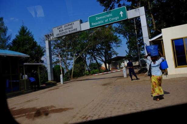 <p> Ruanda'nın Demokratik Kongo Cumhuriyeti'ne olan sınır kapısı</p>
