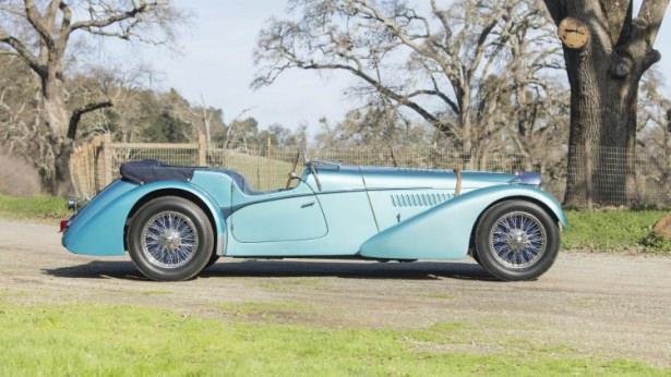 <p>En son çıkardığı Chiron modeliyle gündemi meşgul eden Bugatti, bu aracı 1937 yılında üretti.</p>
