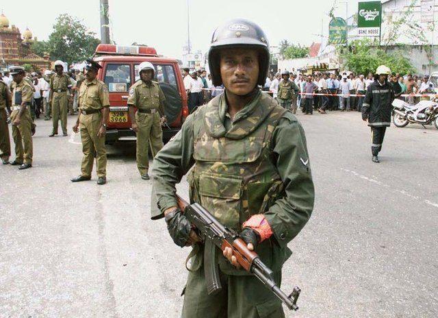 <p>20 Şubat 2009: Sri Lanka'nın başkenti Kolombo'da Tamil gerillası kullandığı uçakla askeri havalimanına intihar saldırısı planladı, uçak önceden farkedildi ve düşürüldü. Olayda iki kişi öldü, 50 kişi yaralandı.</p>

<p> </p>

