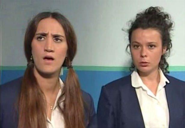 <p>1972 doğumlu oyuncu, 1996 yılında Çılgın Bediş dizisinde rol alarak büyük bir çıkış yakalamıştı. O dönem 24 yaşında olan Zeynep Kaçar dizide liseli Ayşegül rolünü oynuyordu.</p>
<p> </p>