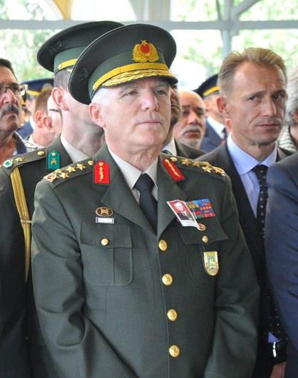 <p>Ege Ordu Komutanı Orgeneral Abdullah Recep<br />
<br />
Darbe sonrası görevi: Kara Kuvvetleri Komutanlığı emrine.</p>
