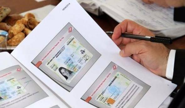 <p>Kimlik kartı başvurusu nasıl takip edilir? <br />
<br />
Kimlik kartının teslim süreci web, çağrı merkezi veya e-posta yolu ile takip edilebilir.</p>