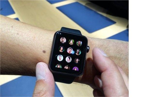 <p><strong>Apple Watch</strong><br />
Yeni Apple Watch 2015'in başlarında piyasaya çıkacak.</p>
