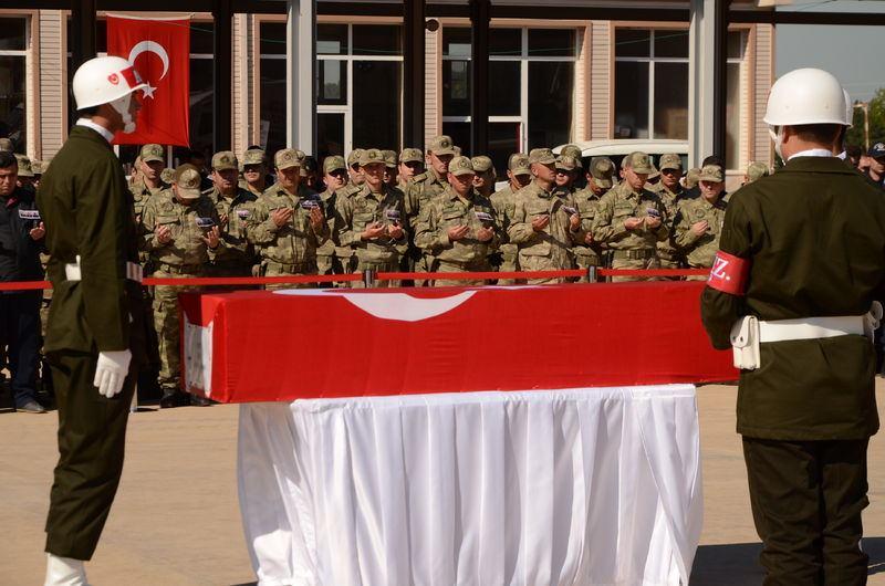 <p>Törene, Vali Koçak ve Korgeneral Yılmaz'ın yanı sıra 70. Mekanize Piyade Tugay Komutanı Tuğgeneral Salih Kırhan, İl Jandarma Alay Komutanı Albay Alaaddin Karsavuran, İl Emniyet Müdürü Lütfullah Uğur Pekcan, Mardin Cumhuriyet Başsavcısı Mehmet Özel ile bazı sivil toplum kuruluşlarının temsilcileri de katıldı.</p>

<p> </p>
