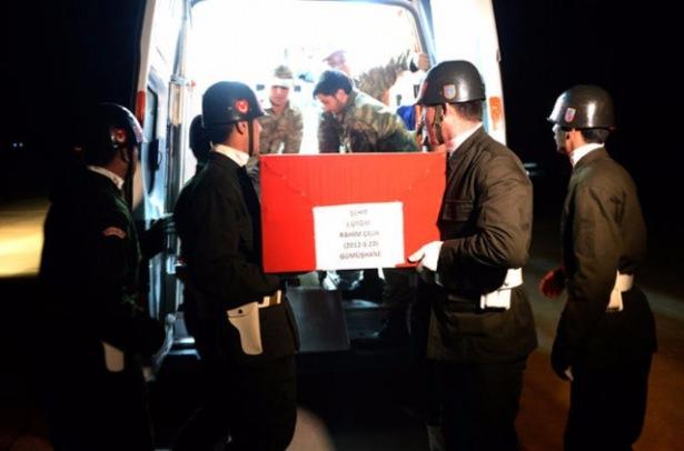 <p>Burada helikopter pistinde şehitlerin özgeçmişleri okundu.</p>
<p> </p>