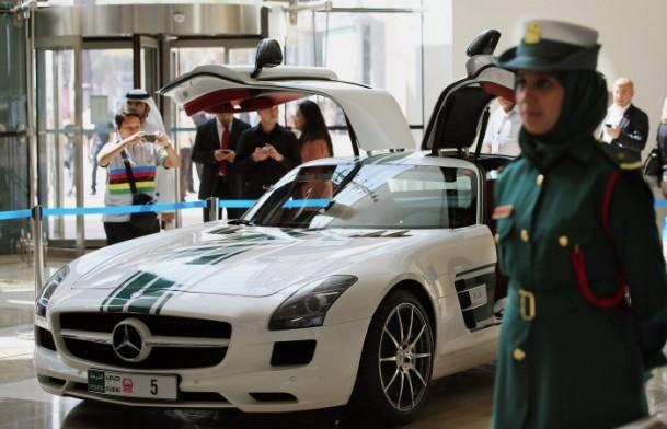 Dubai polisinin lüks otomobil garajı