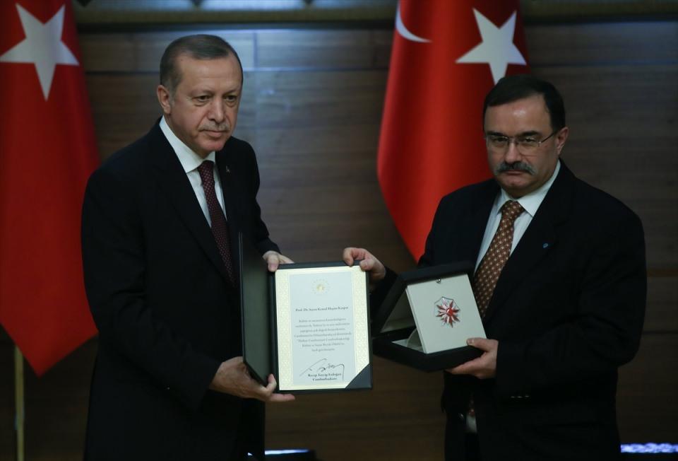 <p>Sosyal Bilimler dalında ödüle hak kazanan Prof. Dr. Kemal Haşim Karpat</p>