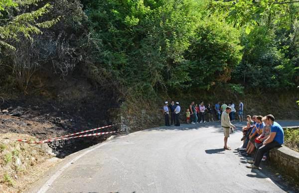 İtalya'da gerçekleştirilen bir ralli büyük bir trajediye sahne oldu. Yoldan çıkan araç yanarak kül oldu. Aracın içinde bulunan 10 yıldır beraber yaşayan nişanlı çift yani pilot ve yardımcısı yanarak feci şekilde can verdi.