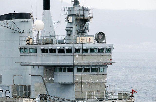<p>Kraliyet ve halk için önemli bir yere sahip olan gemi pekçok tarihi ânâ tanıklık etmişti. Gemi Portsmouth'tan demir alırken plaj sakinleri tarafından uğurlandı.</p>
