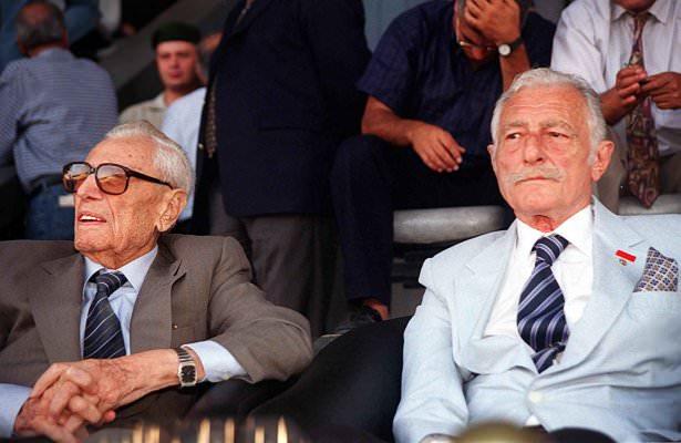<p>Beşiktaş, 1999-2000 futbol sezonunu mutevazı bir törenle açtı.</p>
<p>19/07/1999</p>