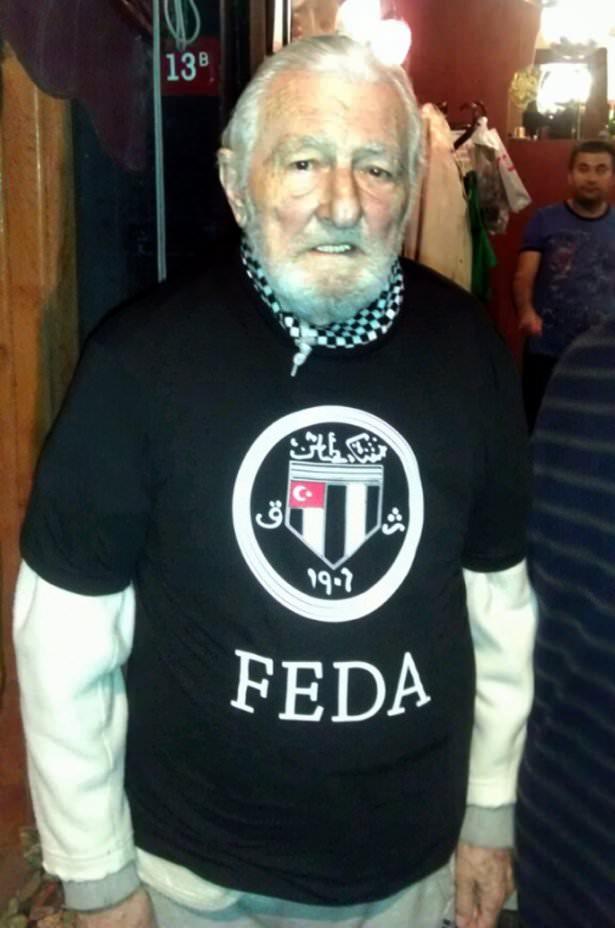 <p>Süleyman Seba, Beşiktay Futbol Şubesi’nin Kurucusu Şeref Bey'ın vefat etmeden önceki son sözü olan ‘FEDA’dan üretilen tişörtü giyerek, desteğini gösterdi.</p>
<p>27/05/2012</p>
