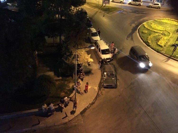 <p><strong>YUNANİSTAN KAYNAKLARI...</strong></p>
<p>Deprem için Yunanistan kaynakları ise ilk verdikleri bilgilerde 6.6 şiddetini verdiler. Yunanistan kaynakları ayrıca depremin yerin 10 km altında gerçekleştiğini belirtti.</p>