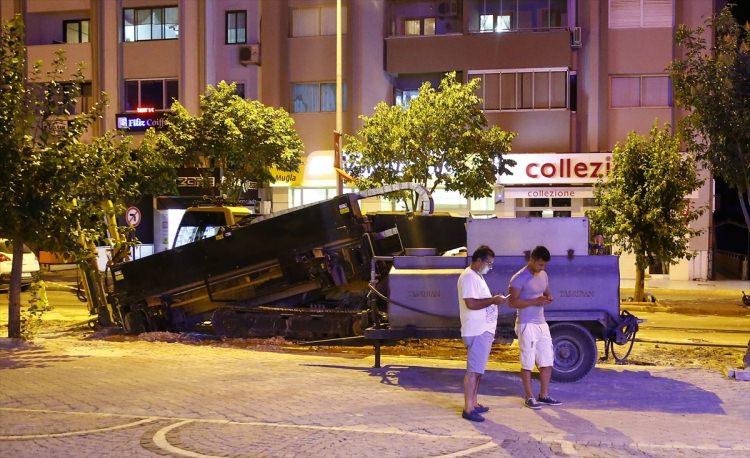 <p><strong>MUĞLA VALİSİ CİVELEK: HAFİF YARALILAR VAR</strong></p>
<p>Muğla Valisi Esengül Civelek, yaptığı açıklamada depremin hemen ardından detaylı bir çalışma başlattıklarını söyledi.</p>
<p> </p>