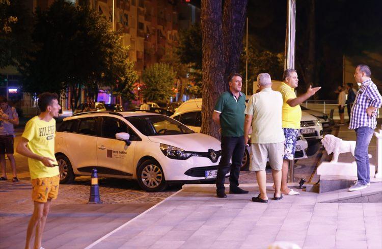 <p>Vatandaşların depremin yarattığı korku nedeniyle sokaklarda olduğuna işaret eden Civelek, şu bilgileri verdi:</p>
