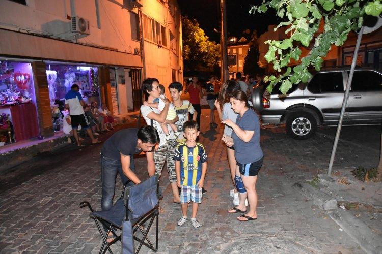 <p><strong>ARTÇI SARSINTILAR SÜRÜYOR</strong></p>
<p>Ege Denizi'nin Gökova Körfezi'nde meydana gelen 6,3 büyüklüğündeki depremin ardından artçı sarsıntılar sürüyor.</p>
<p> </p>